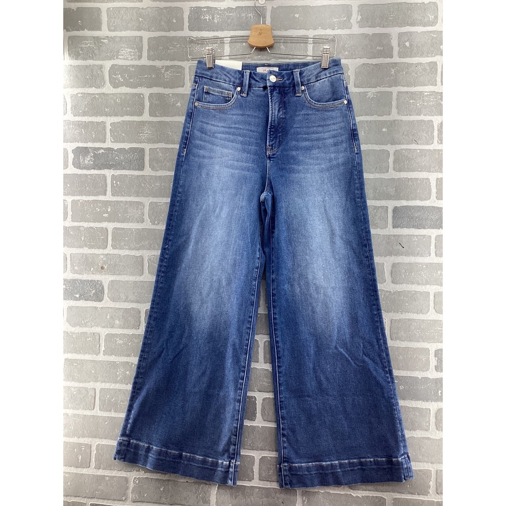 MoCo Boutique Wide Leg Short Jeans Medium Wash High Rise Size 7/28 MCW017-29